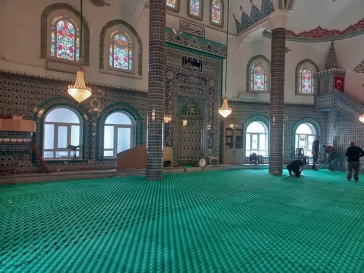 Geniş hacimli yapıda döşeme öncesi yerden ısıtma borulaması