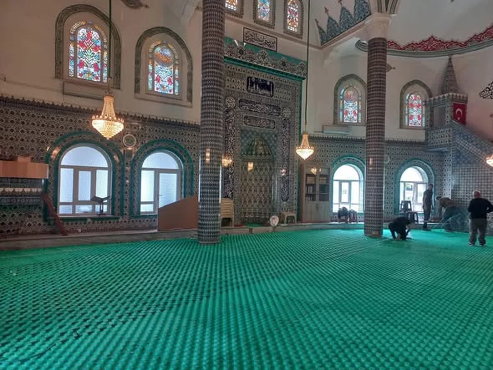 Geniş hacimli yapıda döşeme öncesi yerden ısıtma borulaması